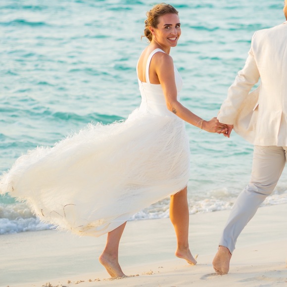 BCBG FEATHER WEDDING DRESS - Picture 3 of 4